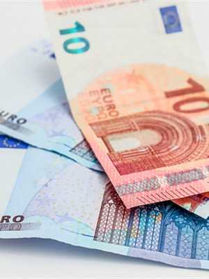 班禅额尔德尼确吉杰布为西藏日喀则市定日县地震灾区诵经祈福